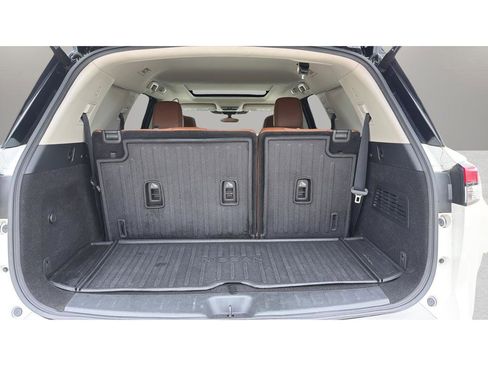 Used 2024 Nissan Pathfinder Platinum AWD/4WD image 16