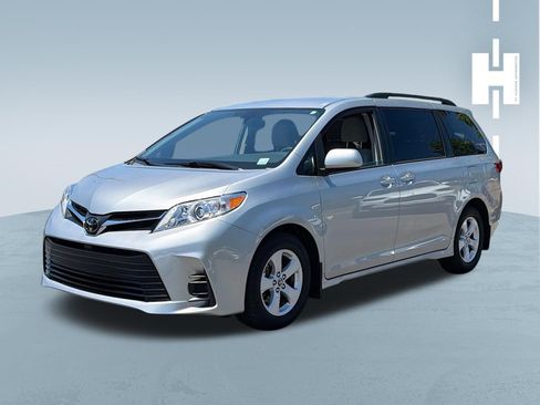 Used 2020 Toyota Sienna LE FWD image 2