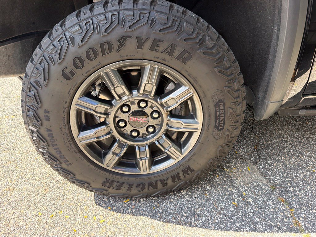 Used 2024 GMC Sierra 1500 AT4X AWD/4WD image 10