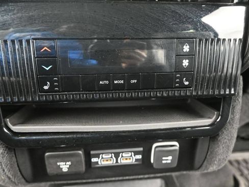 Used 2024 Jeep Wagoneer Series II AWD/4WD image 18