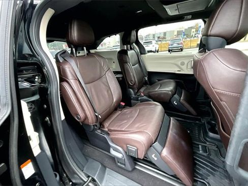 Used 2022 Toyota Sienna Platinum image 20