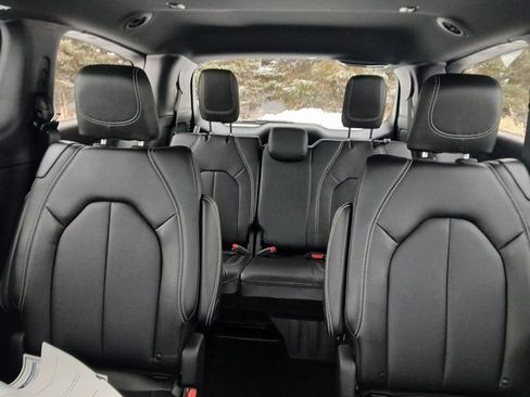 New 2026 Chrysler Pacifica Select image 21