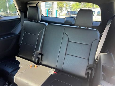 Used 2023 Chevrolet Traverse High Country AWD/4WD image 19