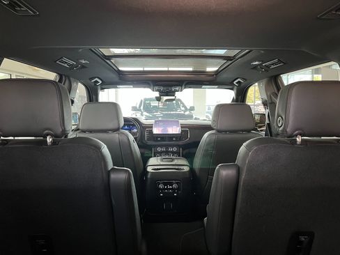 Used 2023 Chevrolet Tahoe High Country AWD/4WD image 25