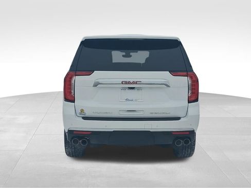 Used 2022 GMC Yukon Denali w/ Advanced Technology Package image 9
