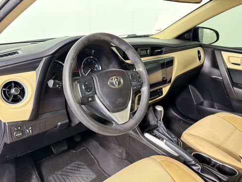 Used 2018 Toyota Corolla LE w/ LE Premium Package w/Moonroof FWD image 4