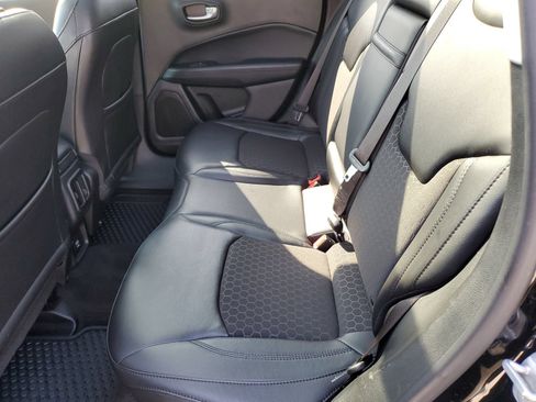 Used 2018 Jeep Compass Latitude AWD/4WD image 12
