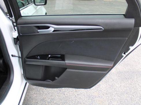 Used 2015 Ford Fusion SE w/ Equipment Group 201A FWD image 35