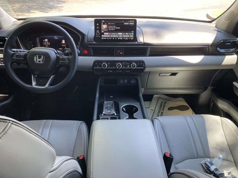 Used 2025 Honda Pilot Elite image 11