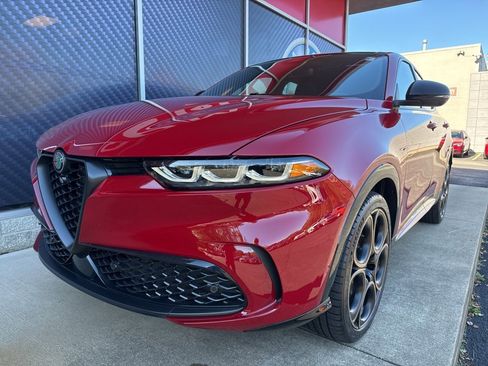 New 2025 Alfa Romeo Tonale Intensa image 10