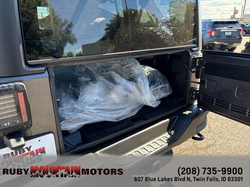 Used 2016 Jeep Wrangler Unlimited Rubicon w/ Dual Top Group AWD/4WD image 31