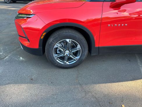 Used 2025 Chevrolet Blazer LT FWD image 31