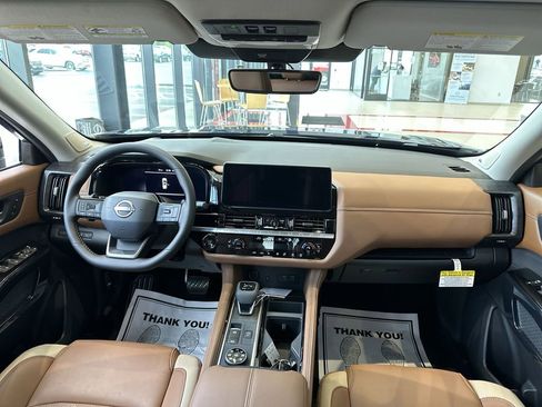 New 2026 Nissan Pathfinder Platinum AWD/4WD image 2