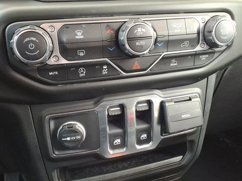 Used 2021 Jeep Wrangler Sport AWD/4WD image 28