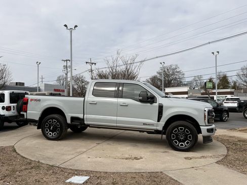 Used 2025 Ford F250 Platinum image 5