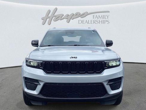 Certified 2024 Jeep Grand Cherokee Altitude image 35