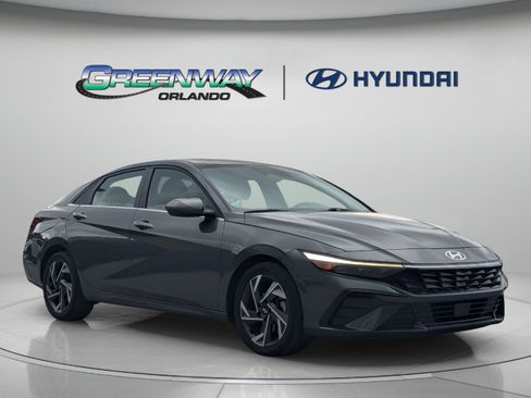Used 2024 Hyundai Elantra SEL w/ Convenience Package FWD image 2