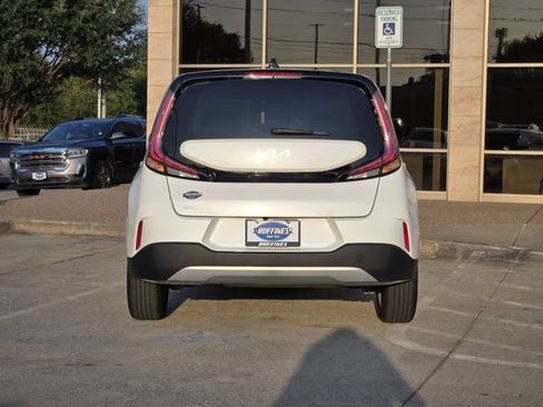 Certified 2025 Kia Soul LX w/ LX Technology Package FWD image 7