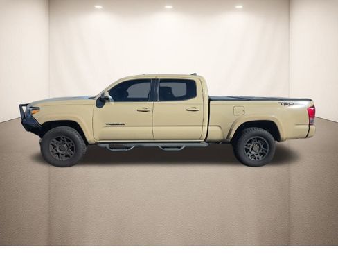 Used 2016 Toyota Tacoma TRD Sport w/ Premium & Technology Package image 8