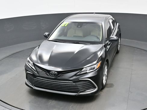 Used 2021 Toyota Camry LE FWD image 38