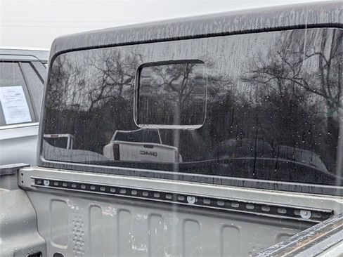 Used 2022 Jeep Gladiator Sport image 12