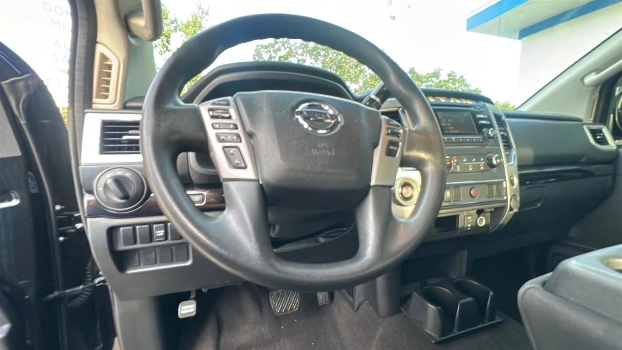 Used 2017 Nissan Titan SV RWD image 38