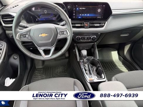 Used 2025 Chevrolet TrailBlazer LT w/ Convenience Package FWD image 15