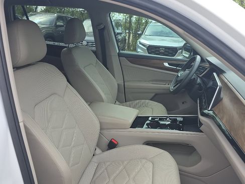 Used 2024 Volkswagen Atlas SE FWD image 25