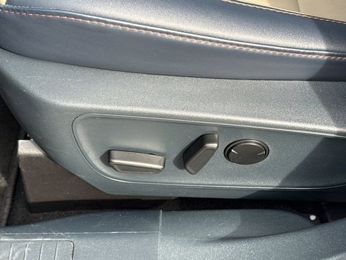 Used 2025 Ford Maverick Lariat image 16