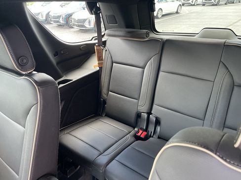 Used 2022 GMC Yukon SLT w/ SLT Premium Package AWD/4WD image 30