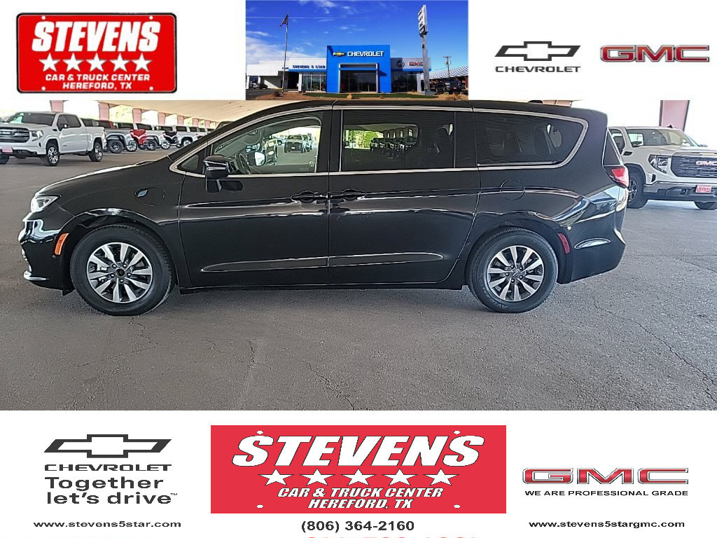 Used 2023 Chrysler Pacifica Touring-L FWD image 1