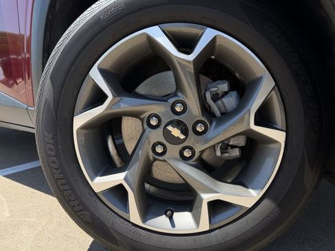 Used 2025 Chevrolet Trax LT FWD image 10
