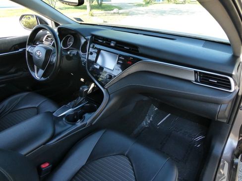 Used 2018 Toyota Camry SE w/ Convenience Package FWD image 26