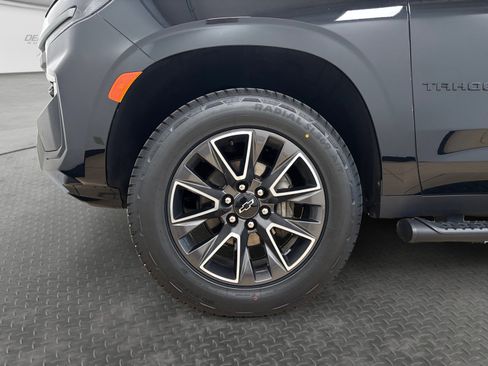 Used 2021 Chevrolet Tahoe Z71 w/ Z71 Off-Road Package AWD/4WD image 17