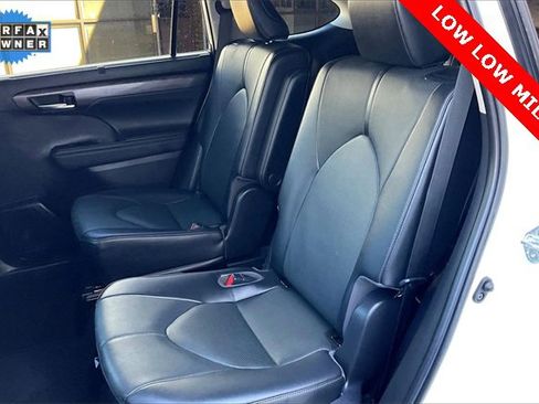 Used 2023 Toyota Highlander Limited image 25
