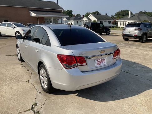 Used 2014 Chevrolet Cruze LS FWD image 5