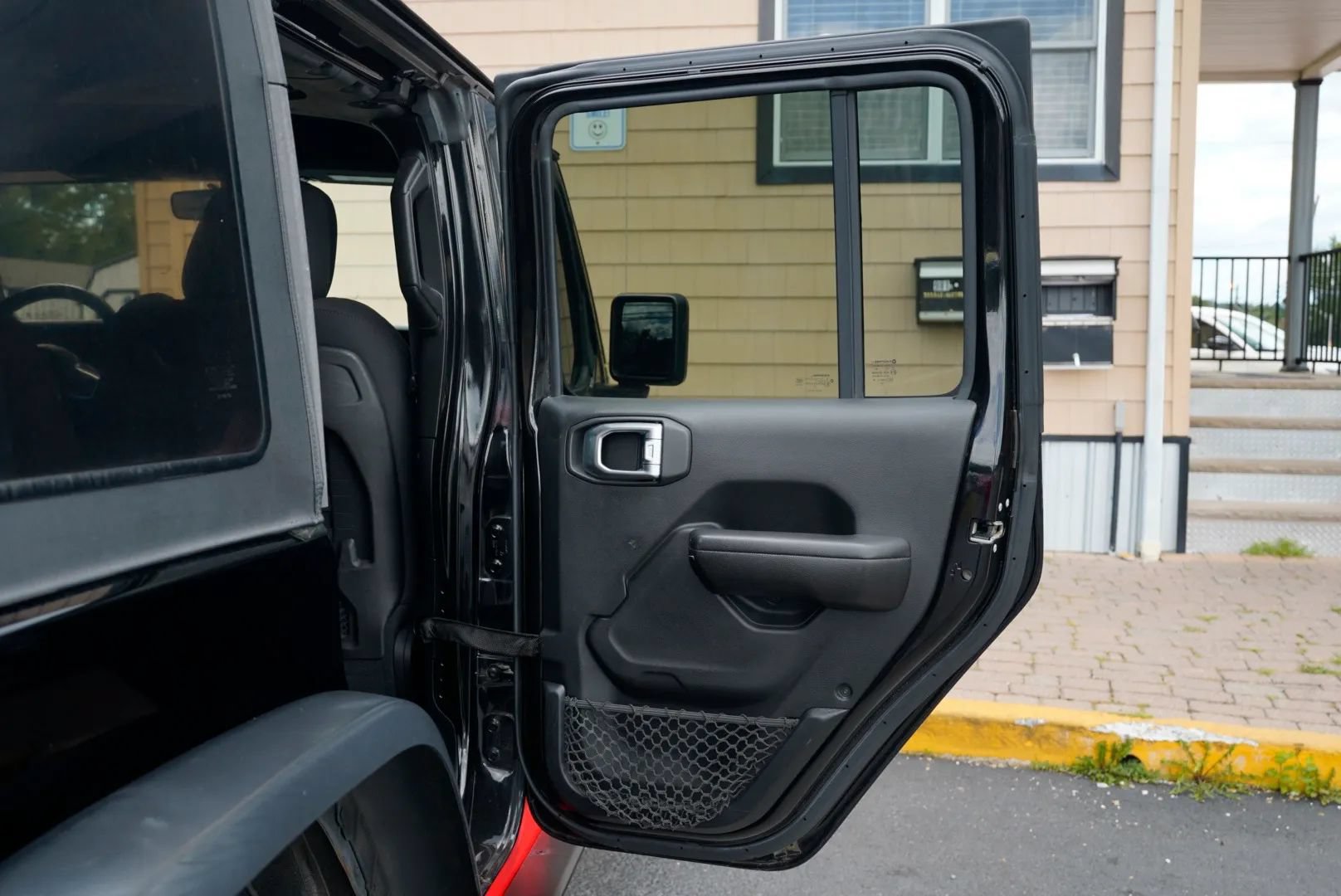 Used 2018 Jeep Wrangler Unlimited Rubicon AWD/4WD image 28