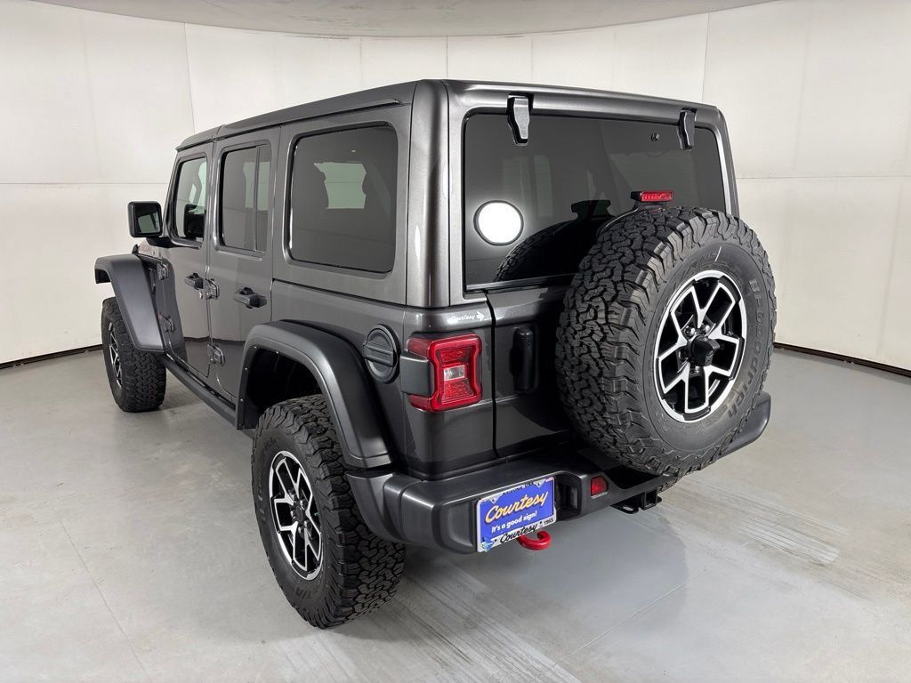 Used 2025 Jeep Wrangler Unlimited Rubicon w/ Convenience Group AWD/4WD image 6