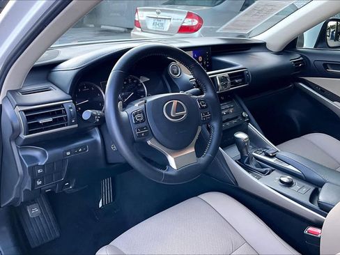 Used 2018 Lexus IS 300 AWD image 16