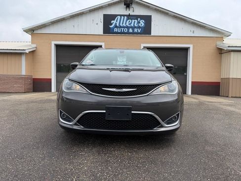 Used 2017 Chrysler Pacifica Touring Plus FWD image 19