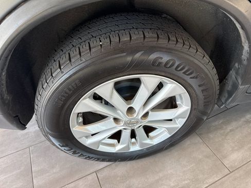 Used 2015 Nissan Rogue SV w/ SV Premium Package FWD image 46