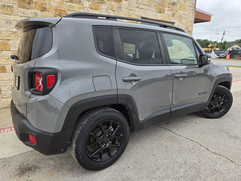 Used 2020 Jeep Renegade Altitude FWD image 20