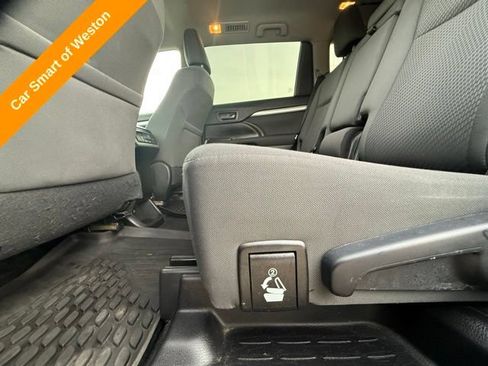 Used 2017 Toyota Highlander LE AWD/4WD image 27