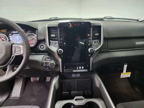 New 2026 RAM 1500 4x4 Crew Cab image 12