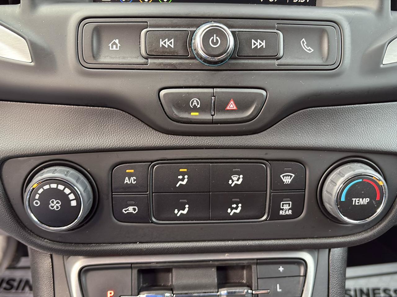 Used 2024 GMC Terrain SLE AWD/4WD image 22