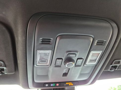 Used 2025 GMC Yukon XL Denali AWD/4WD image 14