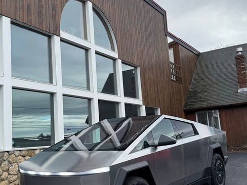 Used 2025 Tesla Cybertruck AWD Crew Cab image 24