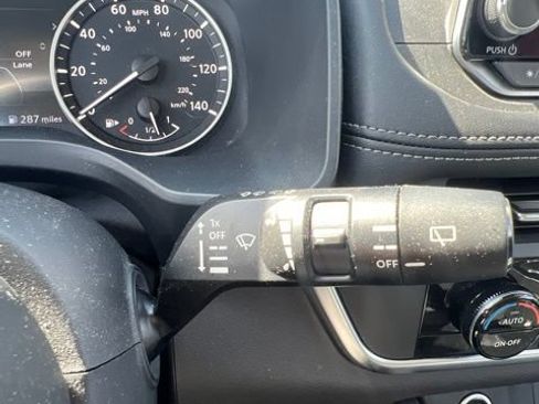 Used 2023 Nissan Rogue SV FWD image 13