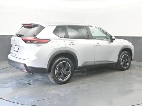 Used 2025 Nissan Rogue SV FWD image 9