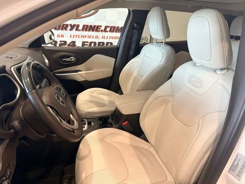 Used 2018 Jeep Cherokee Overland w/ Technology Group image 11